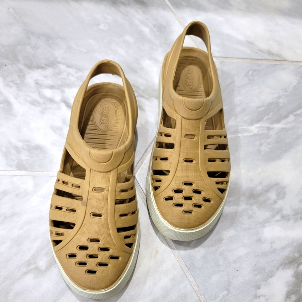 PEX Tan Cut Out DEL Ray Sandal Size 6